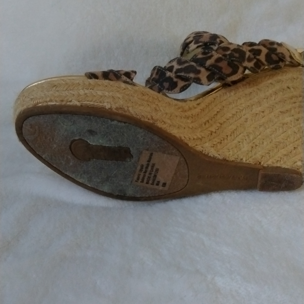 Sandals, size 8 - Picture 4 of 5